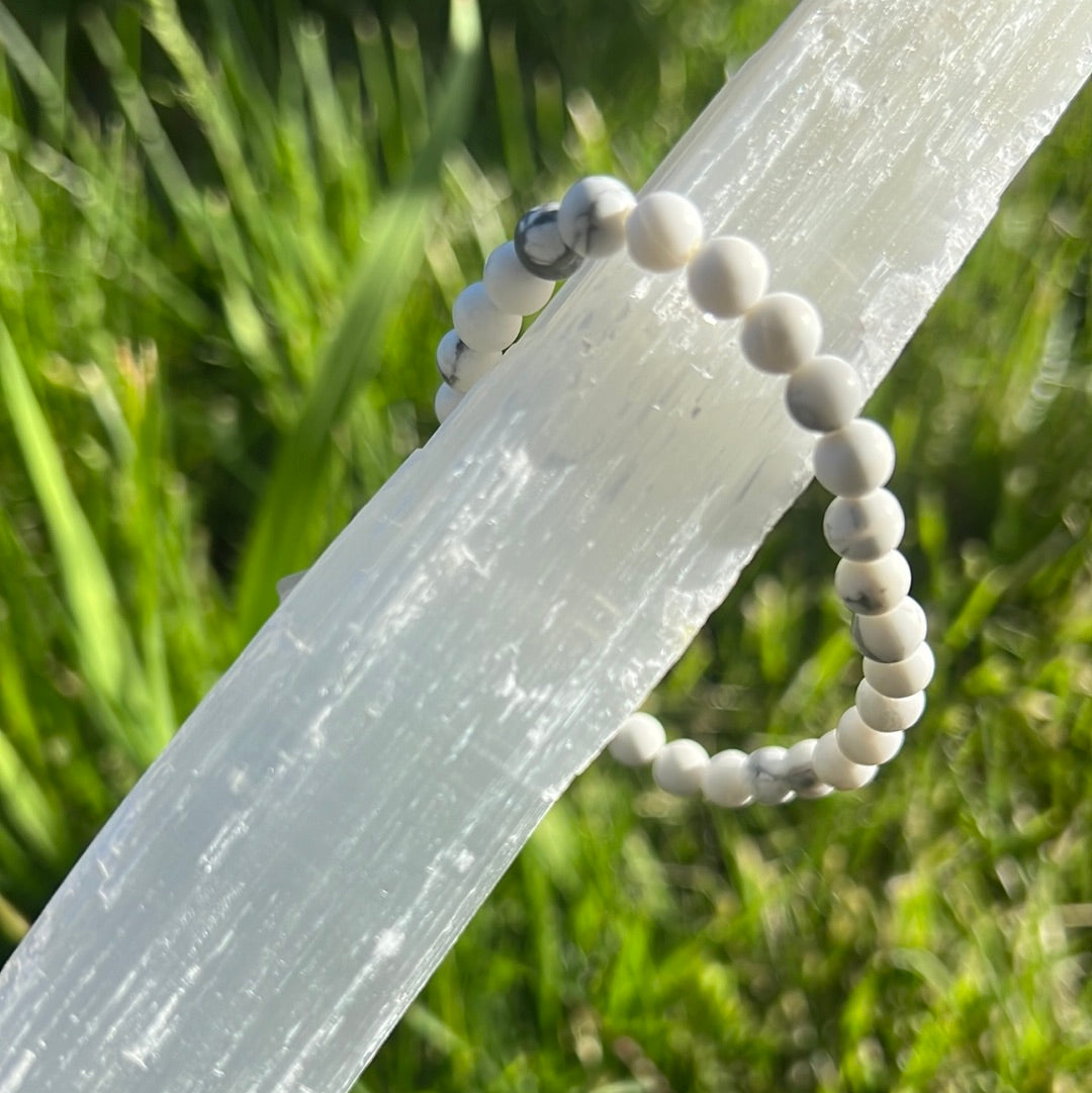 Howlite crystal bracelet - White howlite