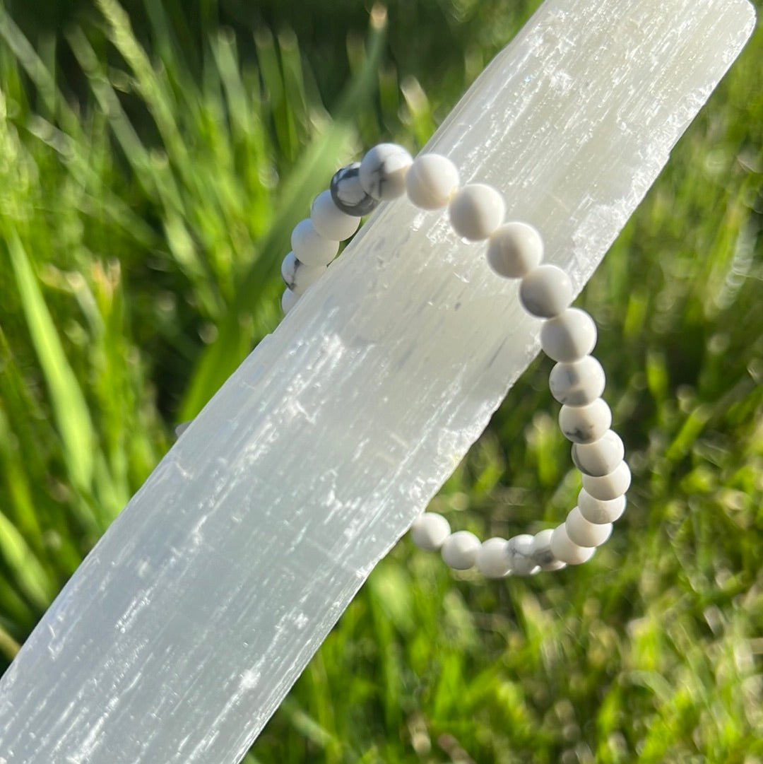 Howlite crystal bracelet - White howlite