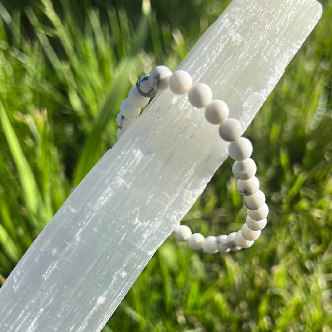 Howlite crystal bracelet - White howlite