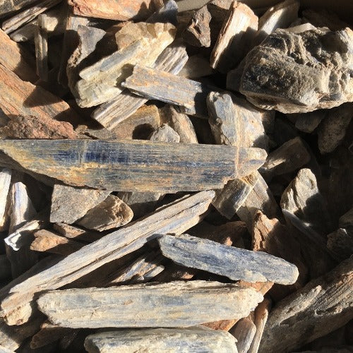 healing kyanite stones